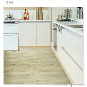 แผ่นปูพื้นลายไม้เก่า สีโอ๊คอ่อน RSF-02 หน้ากว้าง 95 ซม หนา 0.45 มม ยาวเมตรละ