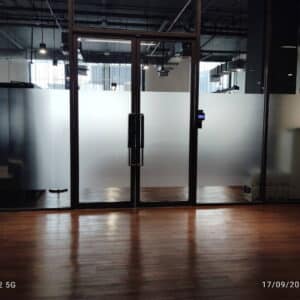สติ๊กเกอร์ฝ้าพ่นทรายติดกระจก W-001 กว้าง 123 ซม Window Frosted sheet
