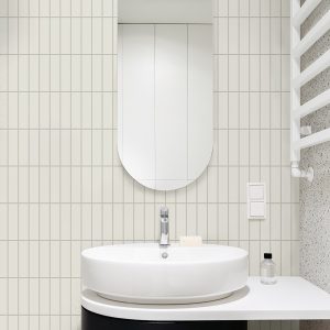 วอลไวนิลสติ๊กเกอร์กระเบื้องสีขาวสี่เหลี่ยมผืนผ้าร่องเทา HDC-20442 หน้ากว้าง 50 ซม