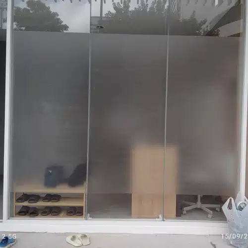 สติ๊กเกอร์ฝ้าพ่นทรายติดกระจก W-001(L) กว้าง 152 ซม Window Frosted sheet - Image 3