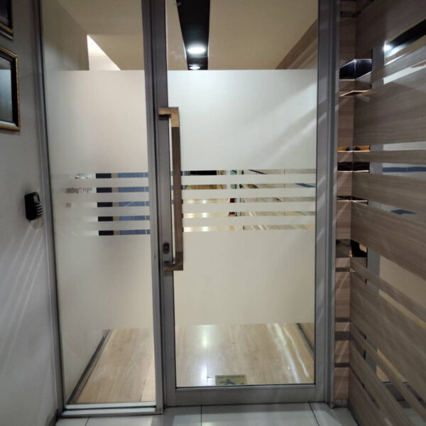 สติ๊กเกอร์ฝ้าพ่นทรายติดกระจก W-000 กว้าง 100 ซม Window Frosted sheet